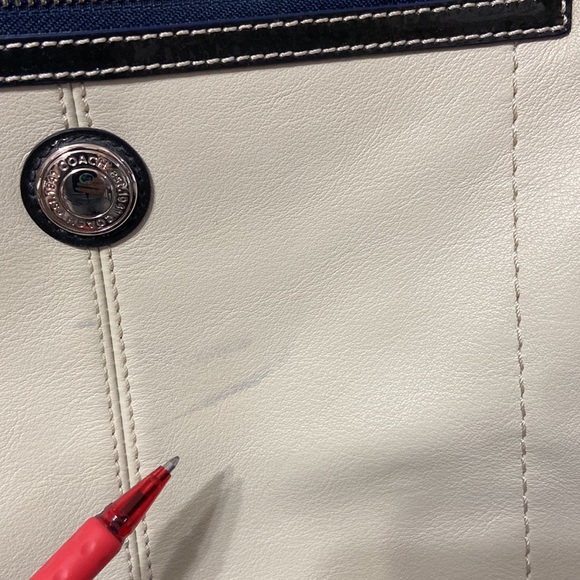 Pre-loved Coach Laura Tote - Picture 6 of 11